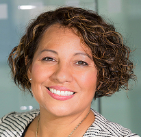 Claire Ashford, Compliance-Leiterin bei einem Finanzregulierungsunternehmen, Headshot.
